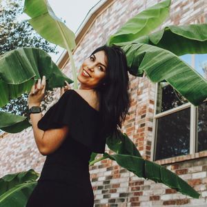 Meet your Posher, Claudia